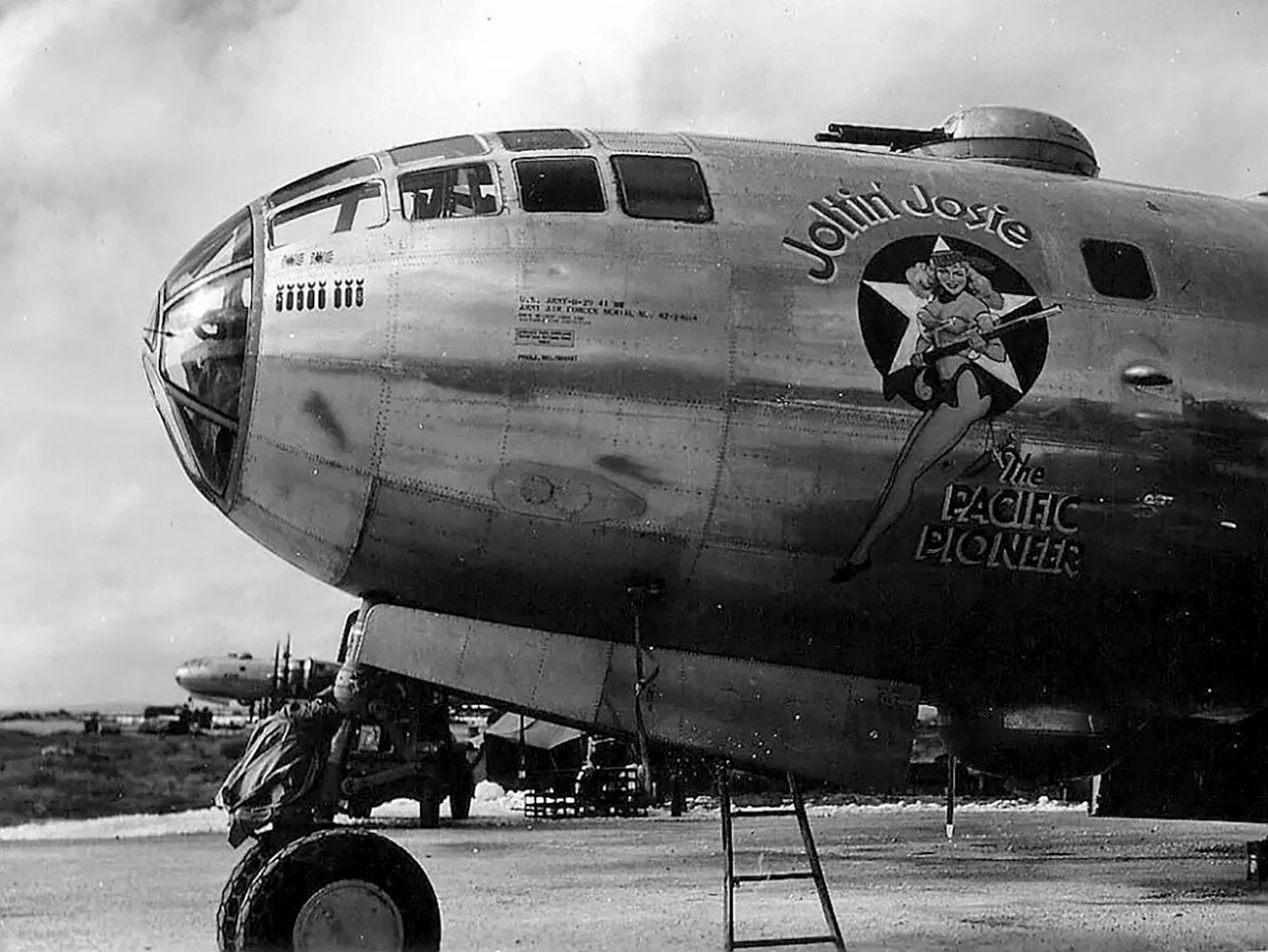 Original U.S. WWII B-29 Bomber Joltin Josie the Pacific Pioneer Painted B-15 Jacket and Navigator Case