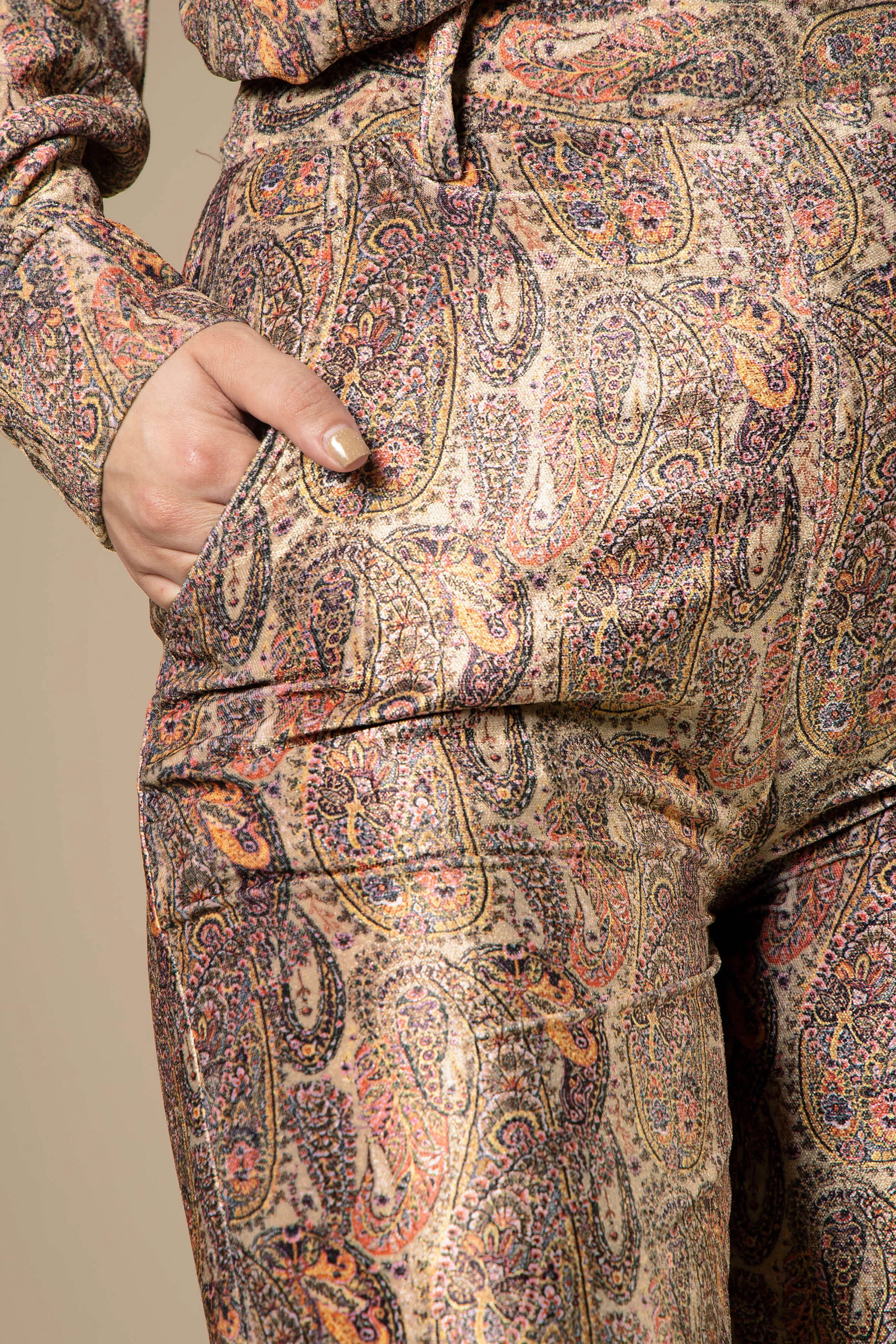 Seamless Paisley Printed Velvet Bottom Wear For Women